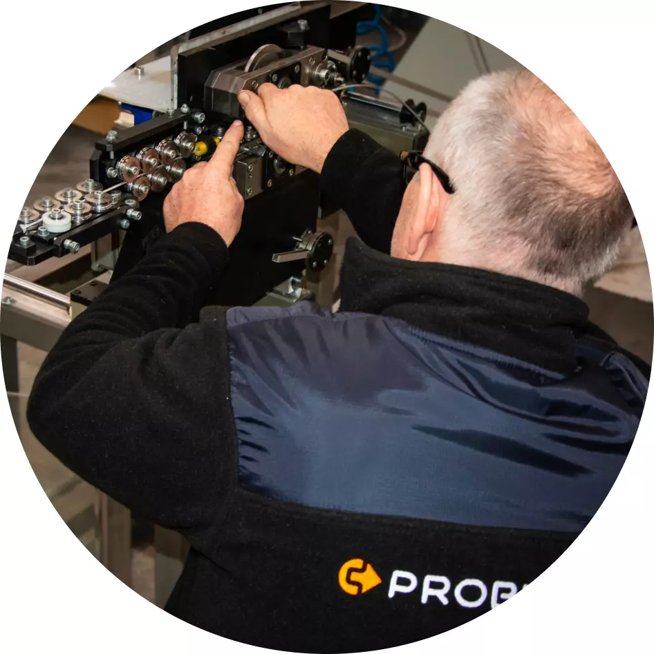 Pracownik serwisu Probitech MACHINE SERVICE